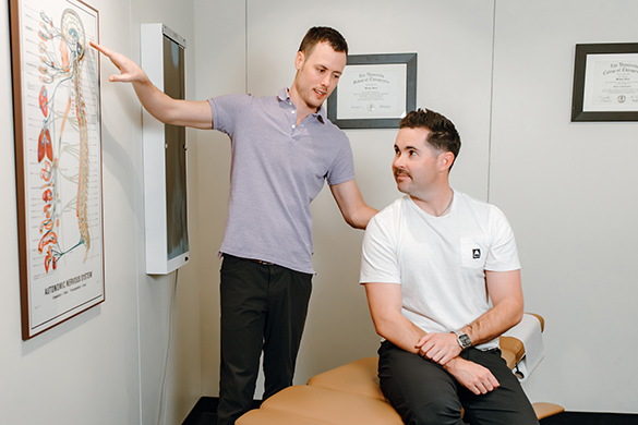 Chiropractor Arlington TX Michael Moss With Patient